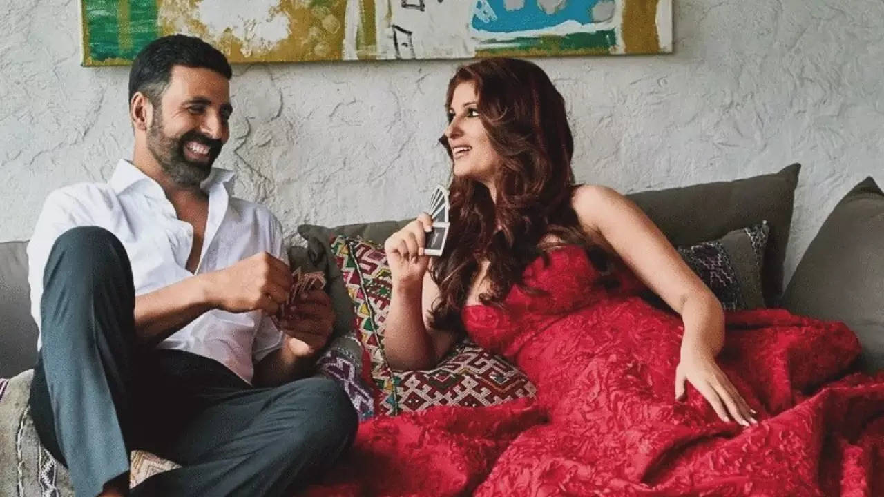 Twinkle Khanna Confesses Akshay Kumar's THIS Question Left Her Stumped At  Book Launch. Watch | Hindi News, Times Now