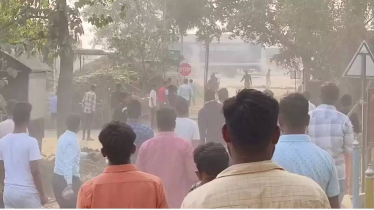 ​Locals attack cops after a temple priest was found dead in Bihar's Danapur village​