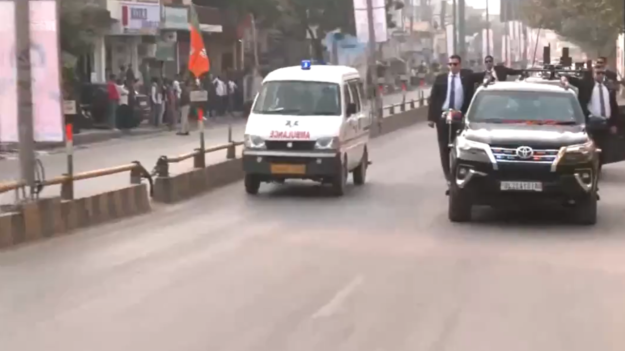 PM Modi Stops Convoy To Give Way To Ambulance In Varanasi