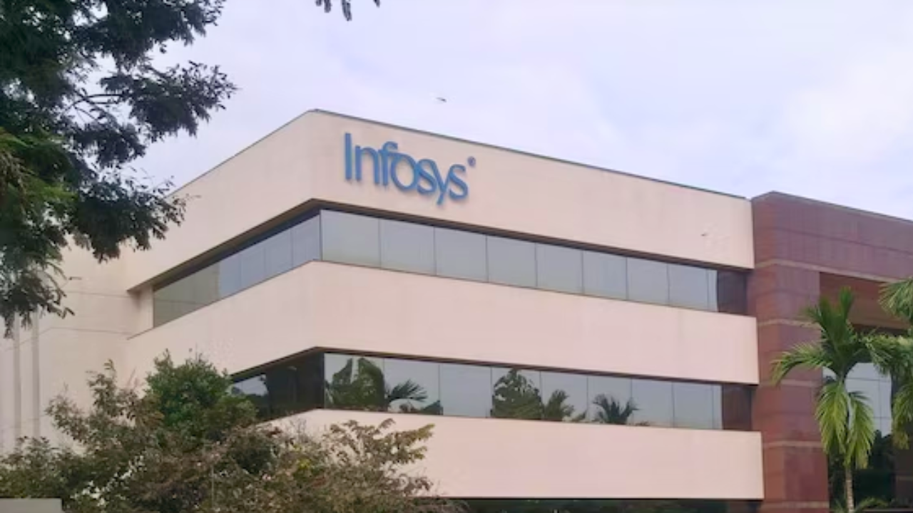 Infosys Salary Hike 2023 आयटी कंपनी इन्फोसिसचे कर्मचाऱ्यांना सरप्राईज