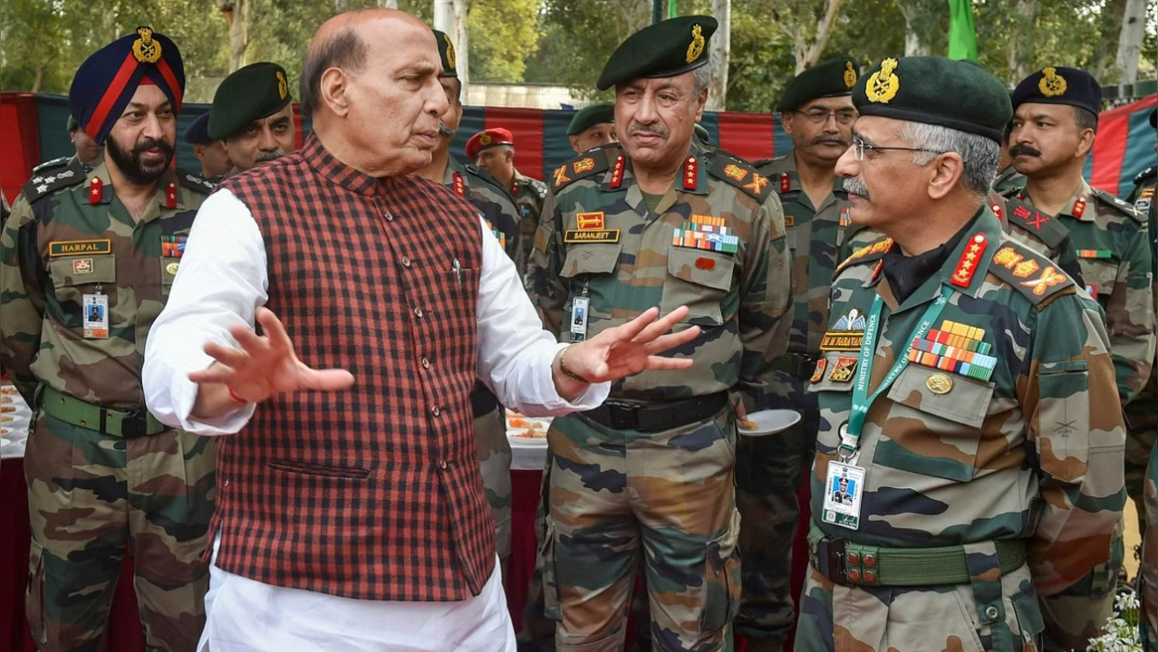 Defence Minister Rajnath Singh with the then Army Chief Gen MM Naravane