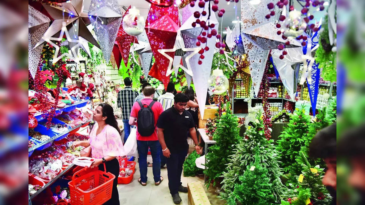 these 5 markets in india are famous for christmas shopping.