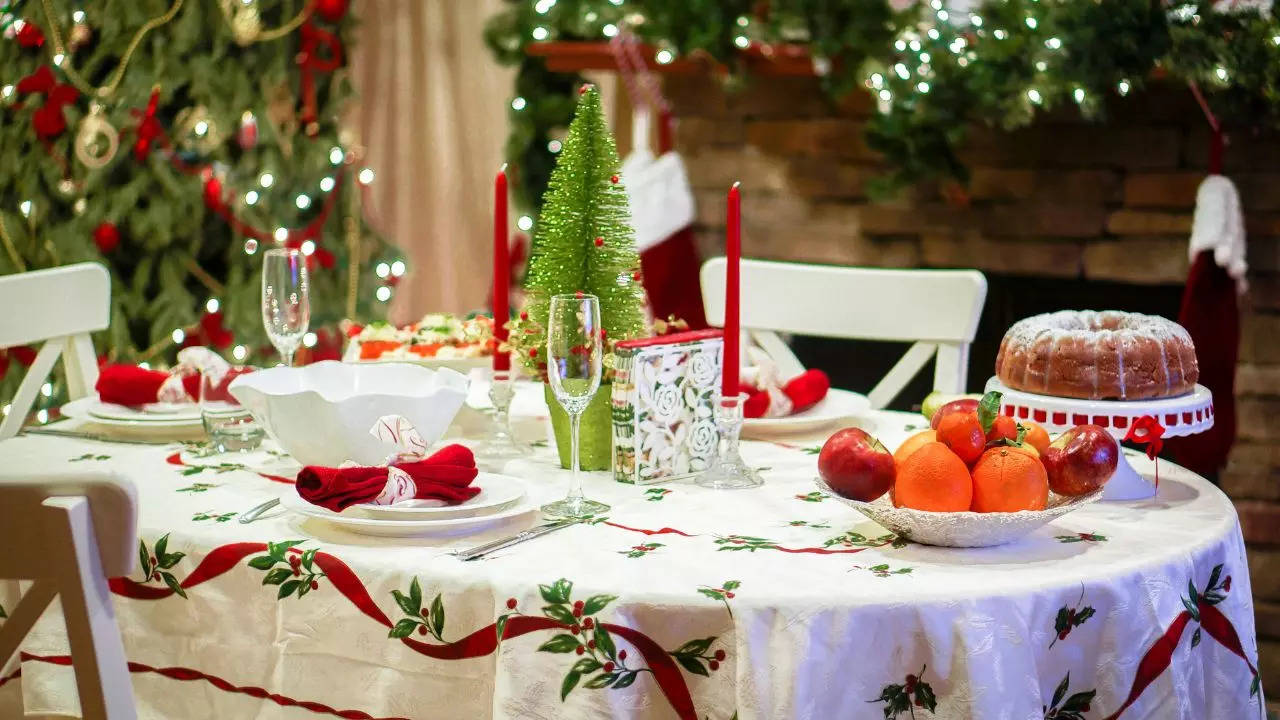 Set Up That Gorgeous Christmas Table