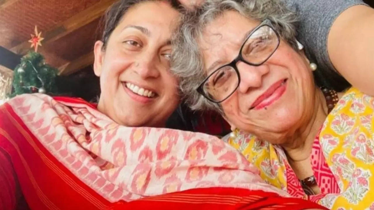 Smriti Irani Pens Sweet Note For Her Mom Shibani Bagchi; Appeals Netizens  To Call Their Parents | TV News, Times Now