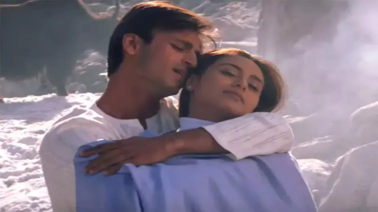 21 Years Of Saathiya: The Unforgettable Day Vivek Oberoi's Shoot Came to a Standstill Amid Fan Frenzy!