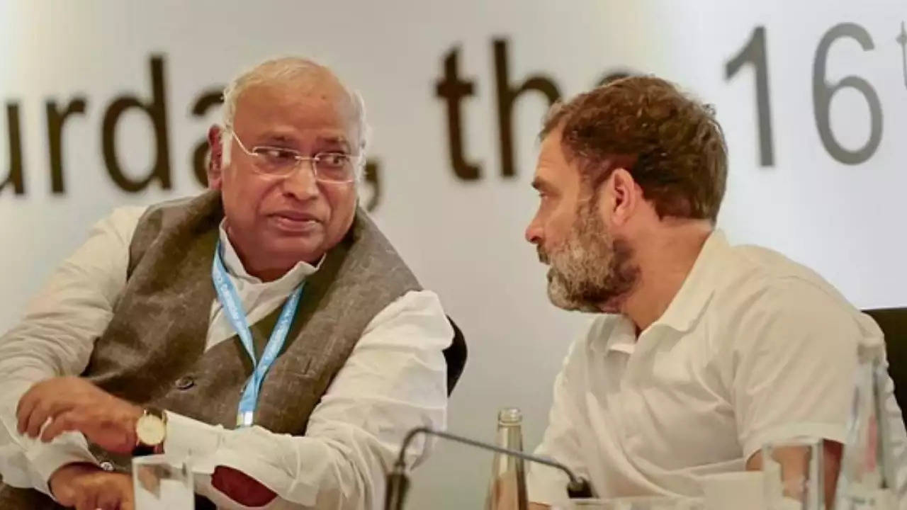 Rahul Gandhi, Kharge.