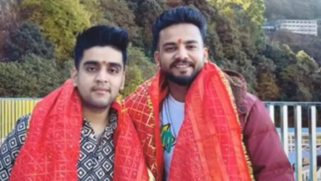 Bigg Boss OTT 2 Winner Elvish Yadav And Raghav Sharma Almost Beaten By Mob In Jammu