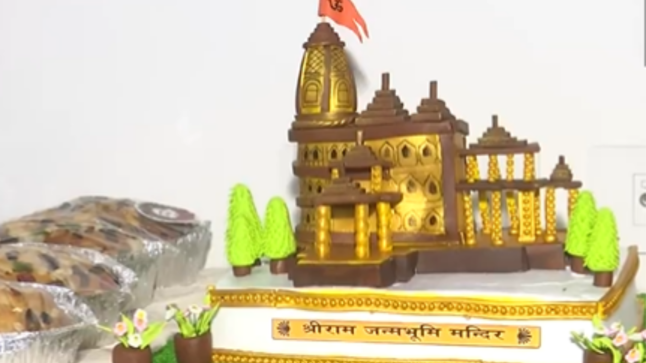 Woman Makes Ram Mandir-Themed Christmas Cake.