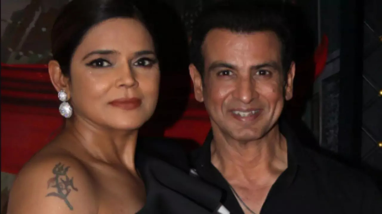 Ronit Bose Roy Gets Re-Married To Wife Neelam After 20 Years; Watch ...