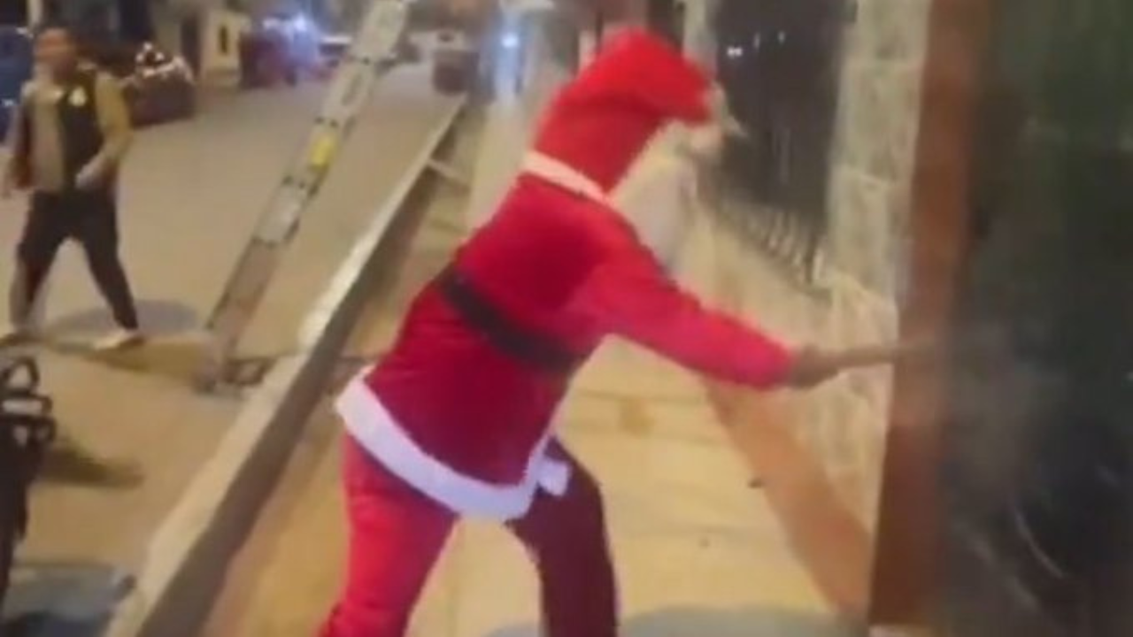 Peru Police Dressed As Santa Busted Drug Rings