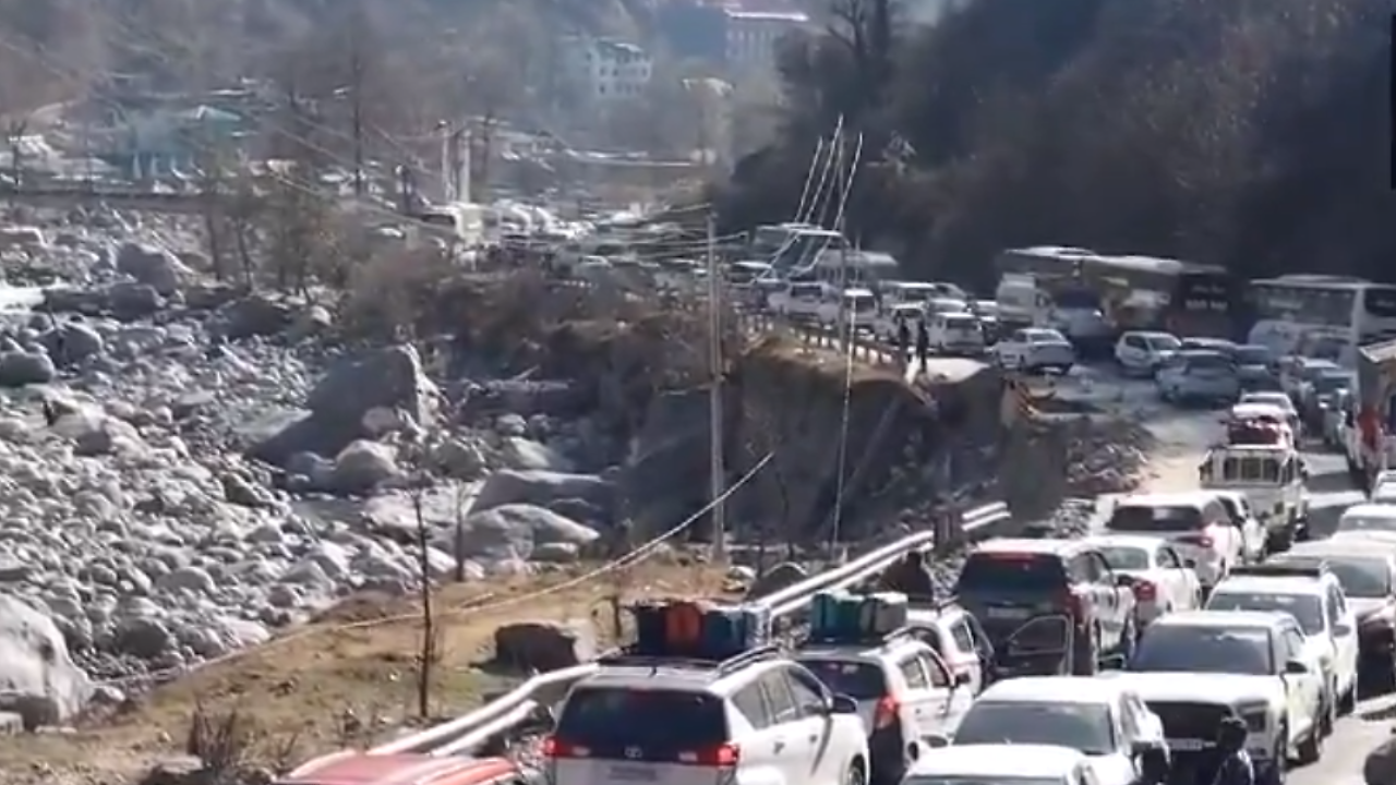 Kullu-manali Traffic Jam: Manali Chokes, Atal Tunnel Witnesses Record ...
