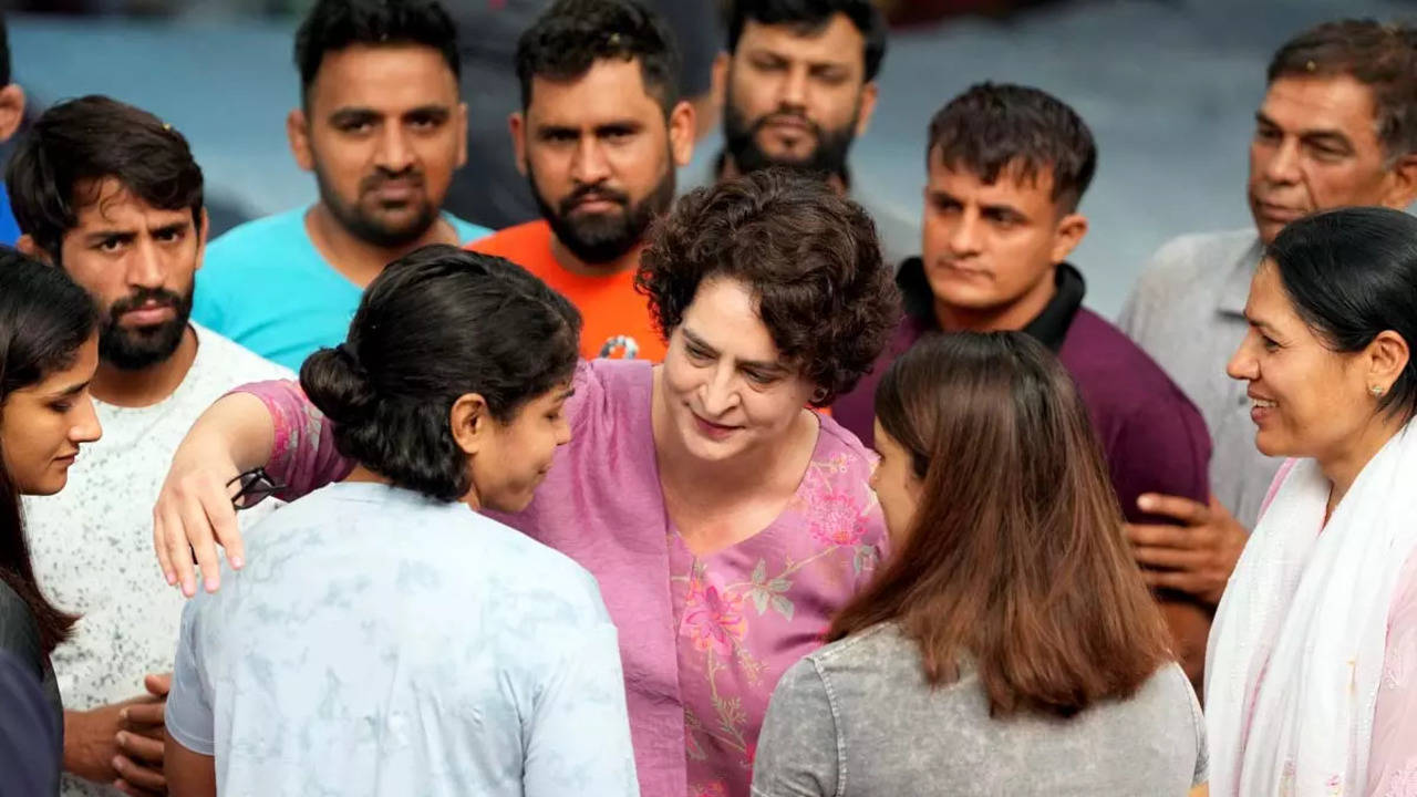 Priyanka Gandhi Vadra With Protesting Wrestlers