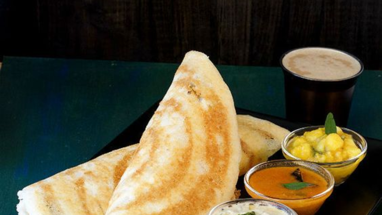 Dosa Sold For ₹ 600 At Mumbai Airport; Internet Reacts.