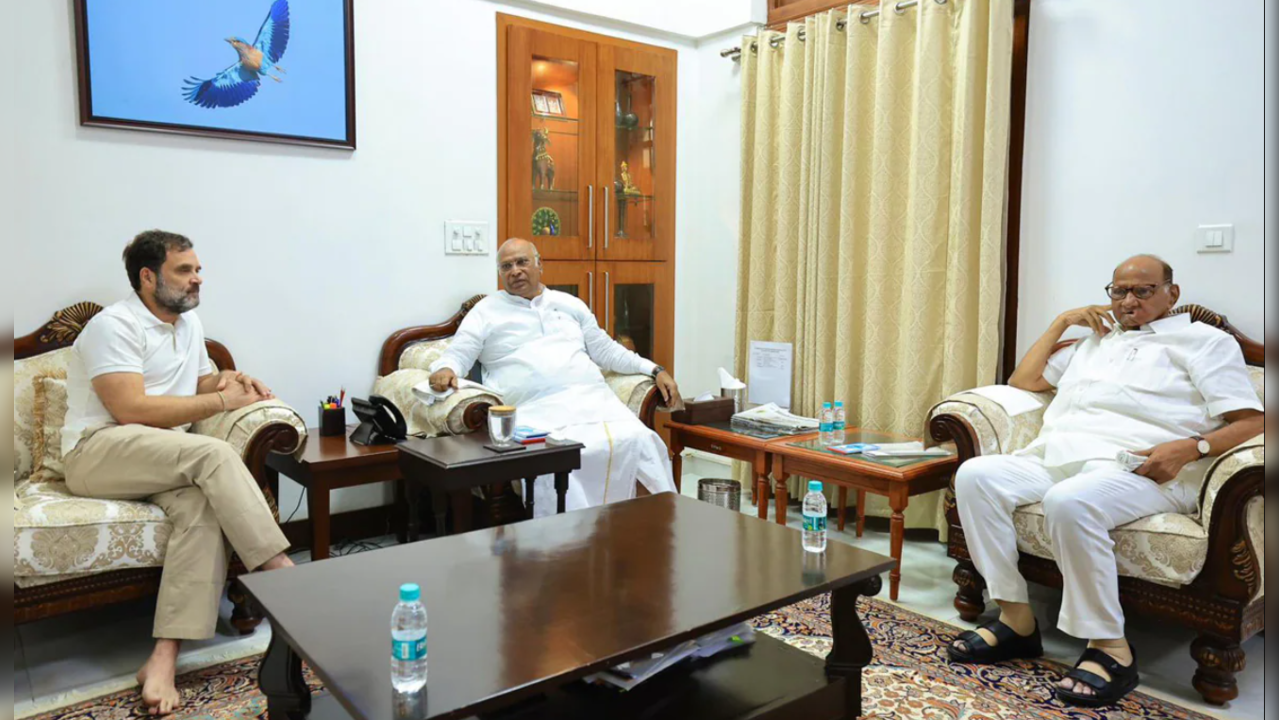 Sharad Pawar with Rahul Gandhi and Mallikarjun Kharge