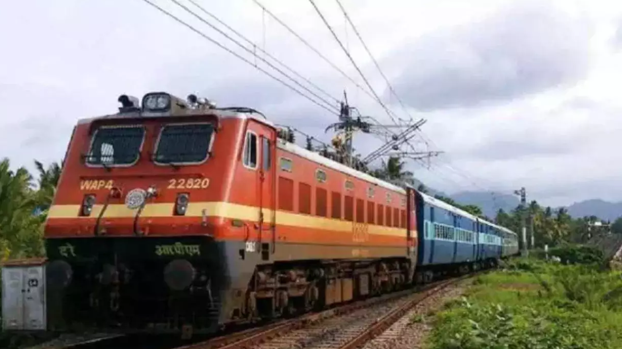 Some trains delayed due to fog and low visibility in the national capital