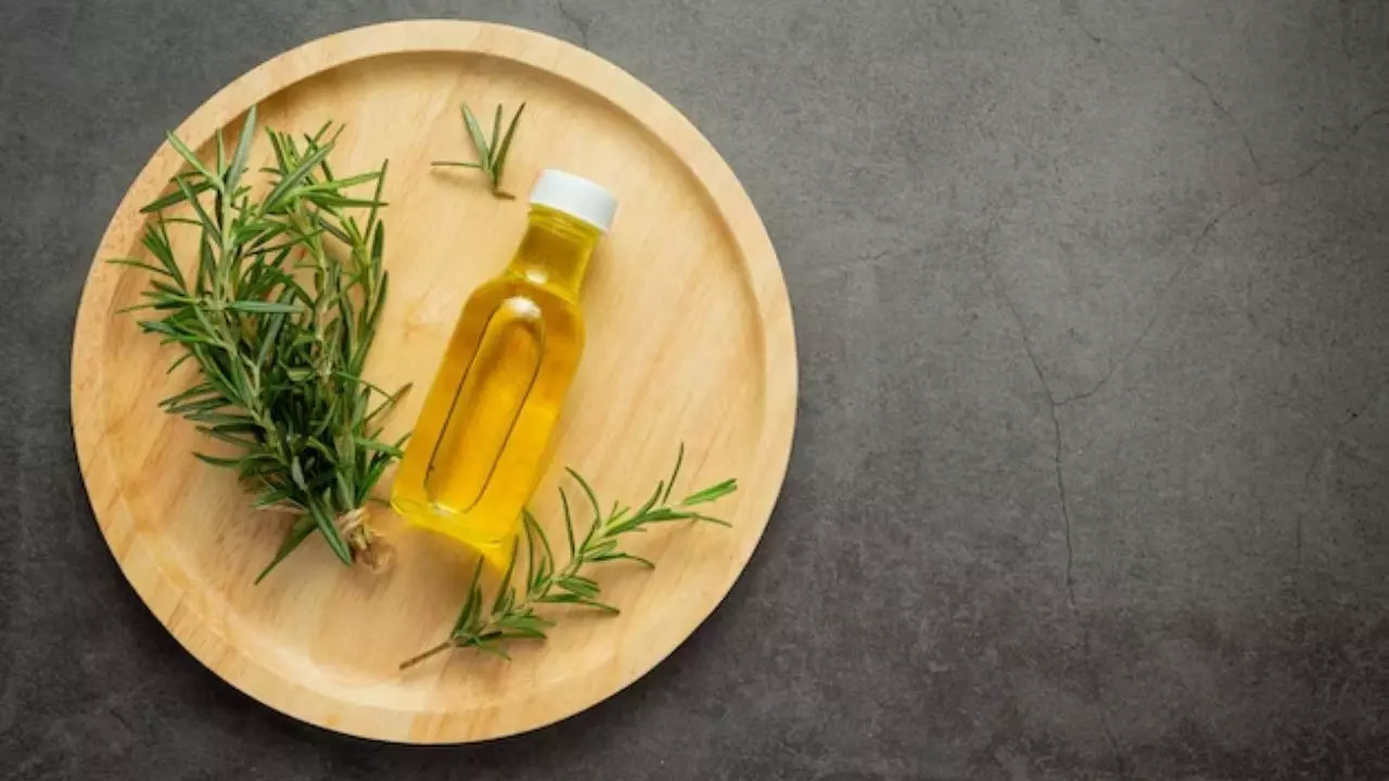 Benefits Of Using Rosemary Oil For Hair