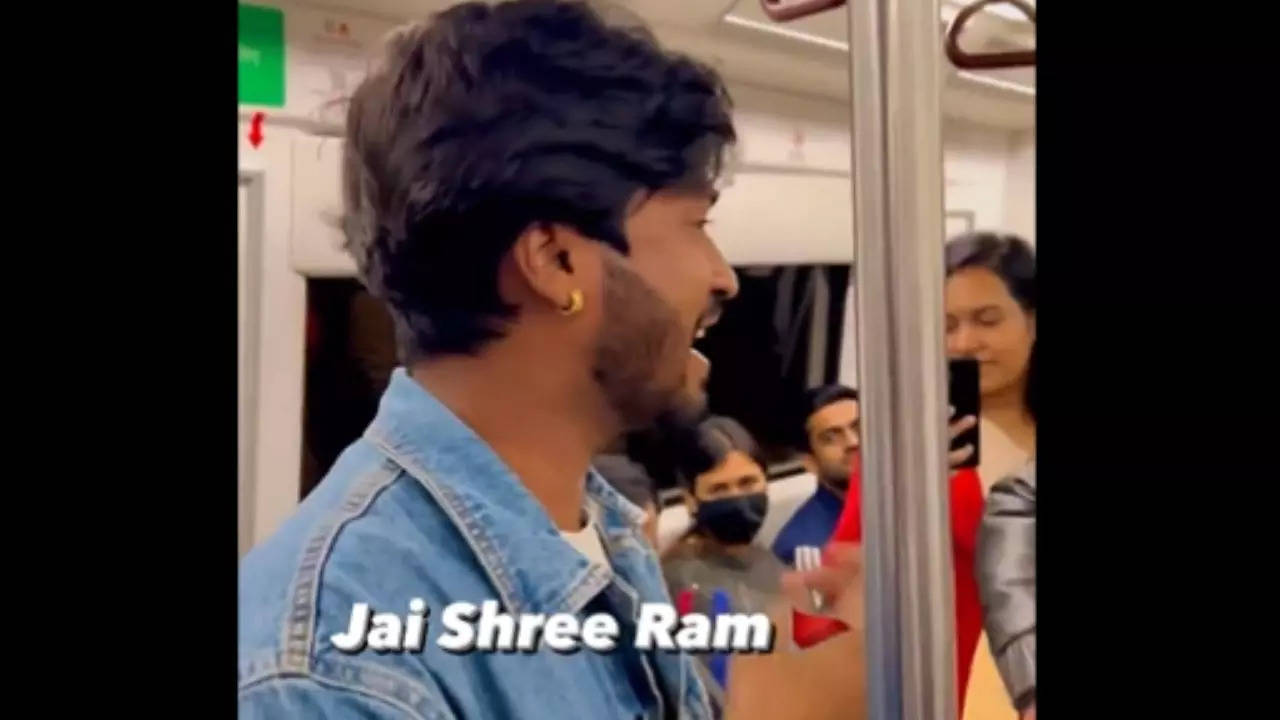 Man Sings In Delhi Metro, Friend Gives Musical Touch With Guitar