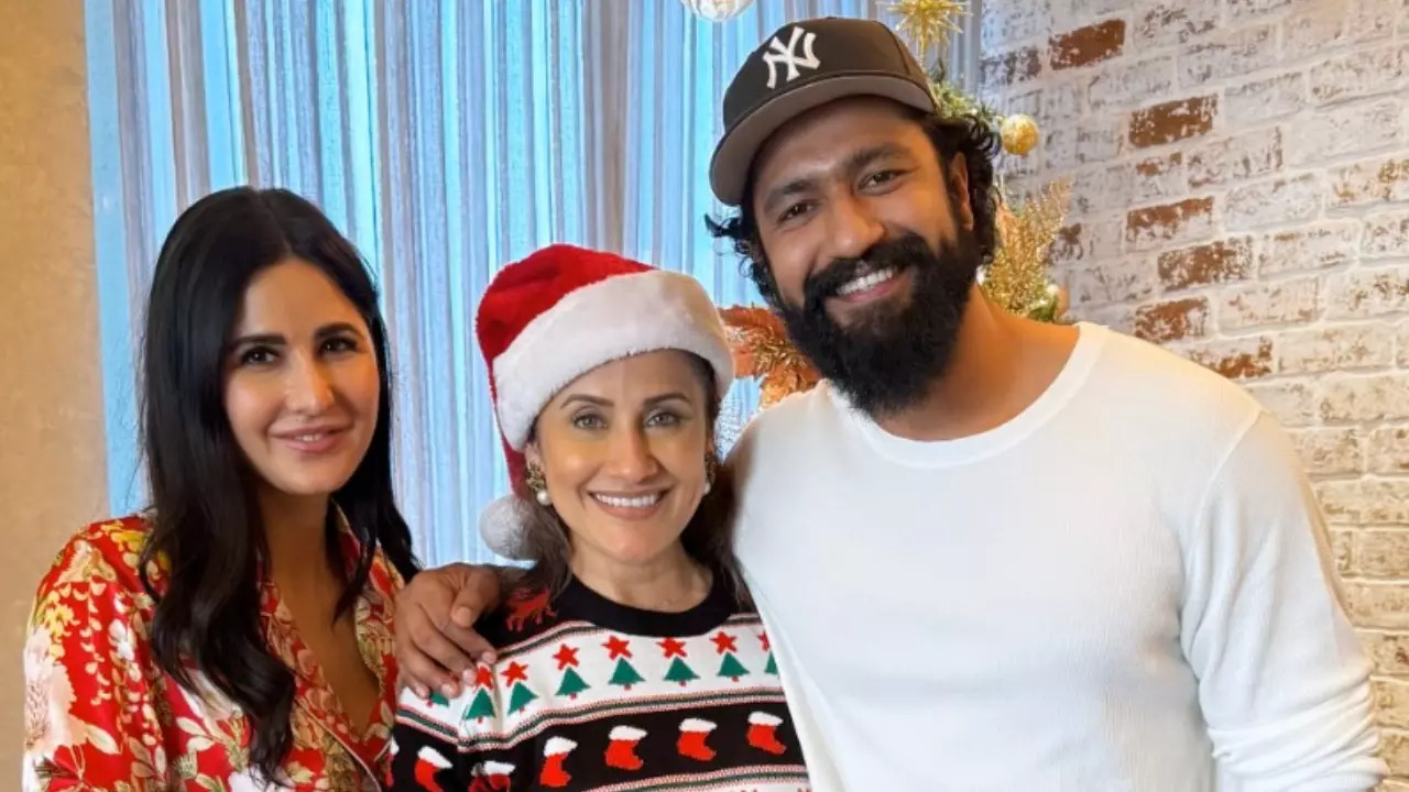 Vicky Kaushal, Katrina Kaif Are All Smiles In Cute Christmas Pics