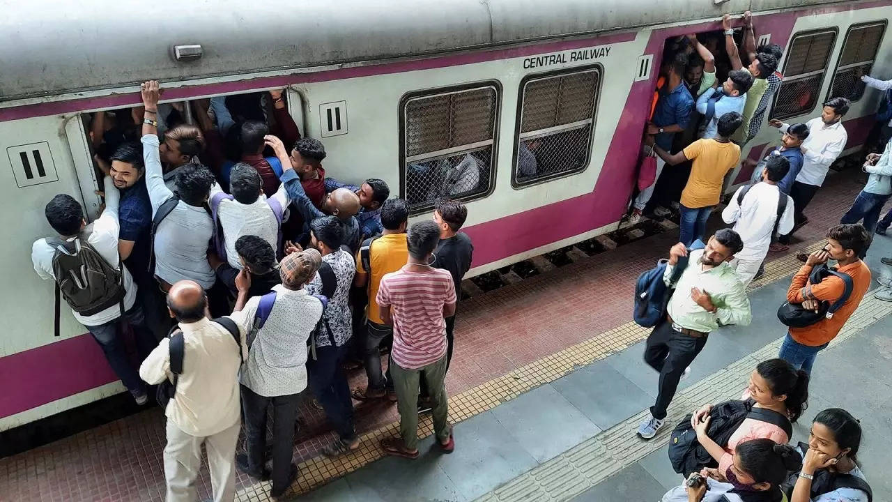 mumbai local update central railway special trains time table on year end evening decide route