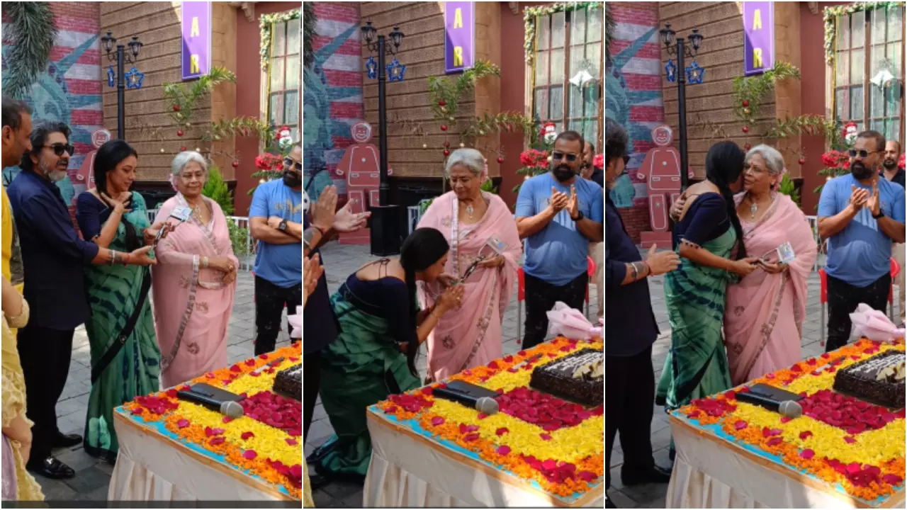 Anupamaa's Rupali Ganguly Gets Felicitated By Rajan Shahi's Mother Deepa; Actress Touches Her Feet (credit: Instagram).