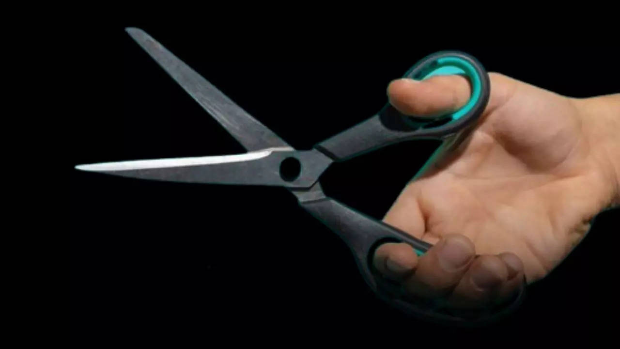 Attack with Scissor