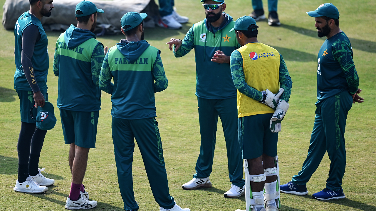 Pakistan Head Coach Mohammad Hafeez Misses Flight From Melbourne To ...