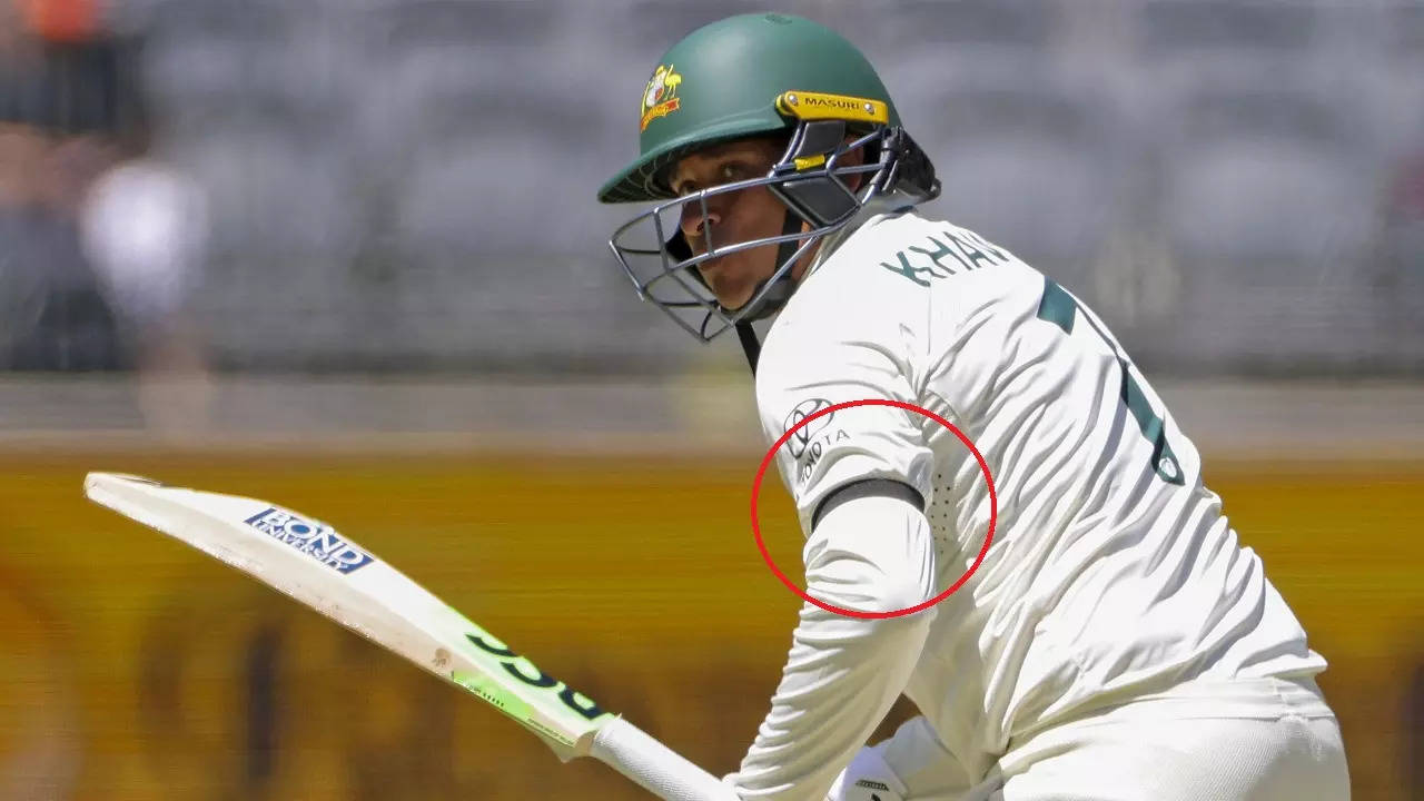 Usman Khawaja Wears Black Band