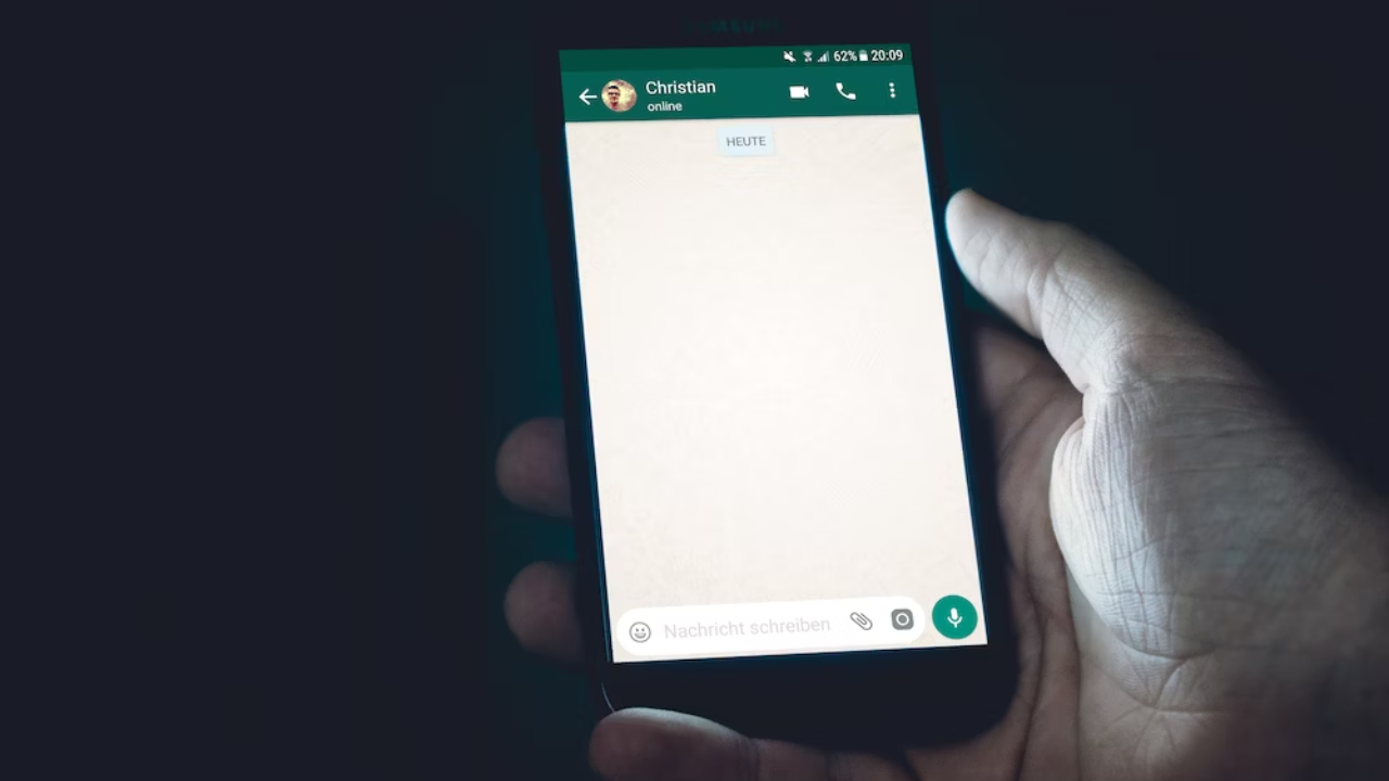 Le chiamate WhatsApp non squillano quando il tuo dispositivo Android è bloccato?  Segui questi passaggi per risolvere il problema