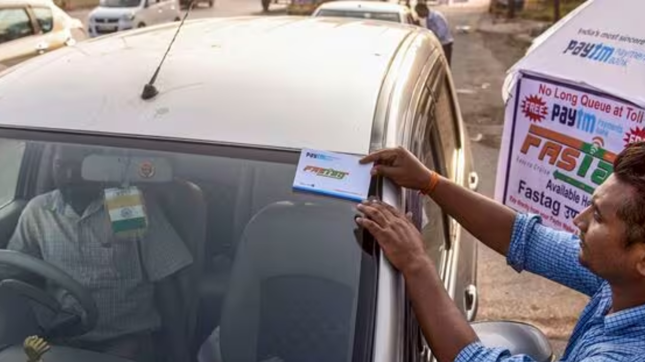 Several users have reported receiving messages from banks notifying them of small amounts being deducted from their accounts at toll gates, despite not having travelled on those particular days.