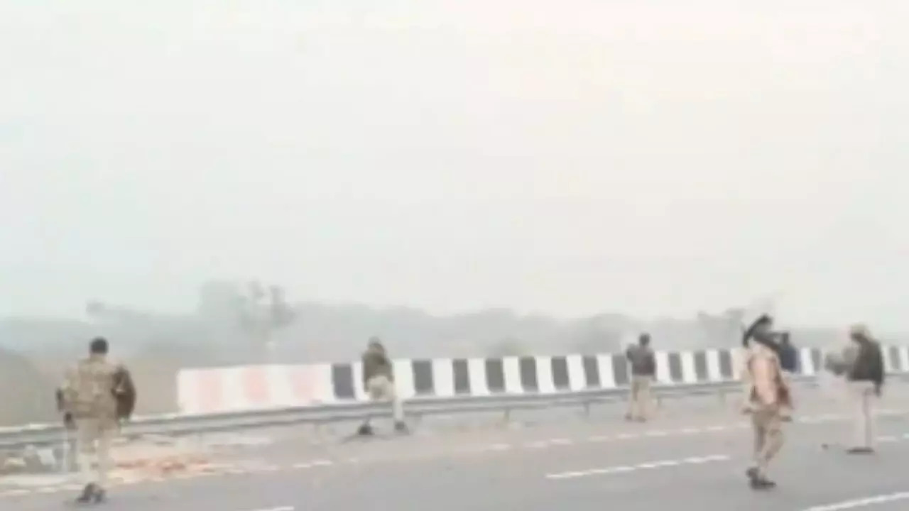 ​Truck drivers clash with cops in UP's Mainpuri