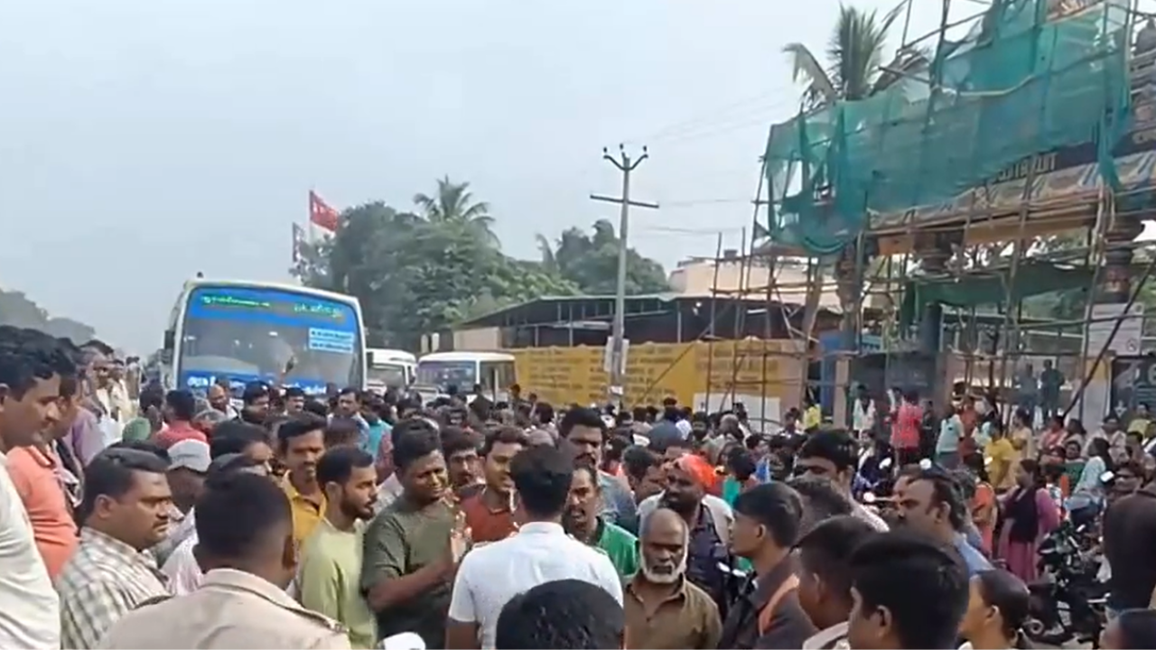 Kilambakkam residents protest outside the Kalaignar Centenary Bus Terminal in Chennai against the buses taking the service road