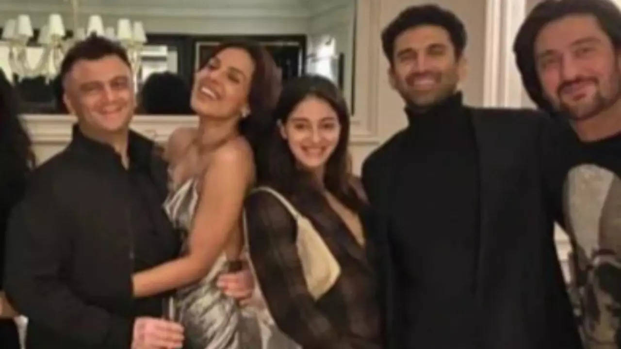 Ananya, Aditya's pic from new year celebration