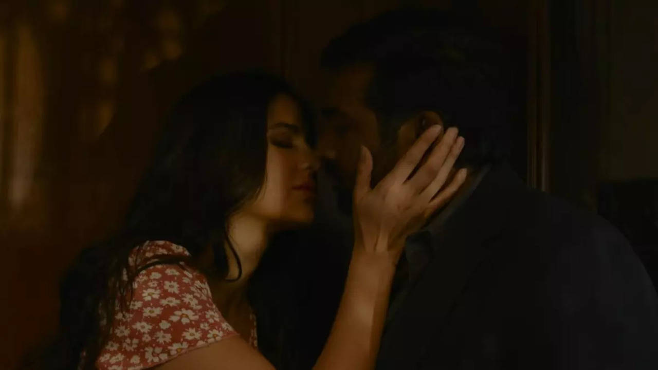 Merry Christmas New Song Nazar Teri Toofan Out Now: Katrina-Vijay Starrer Promises Visual Spectacle