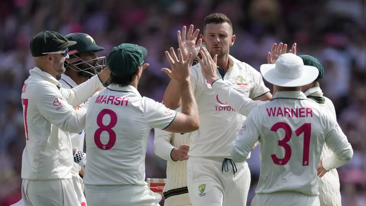 ​Josh Hazlewood takes three wickets in an over to trigger Pakistan's collapse​ in 3rd Test