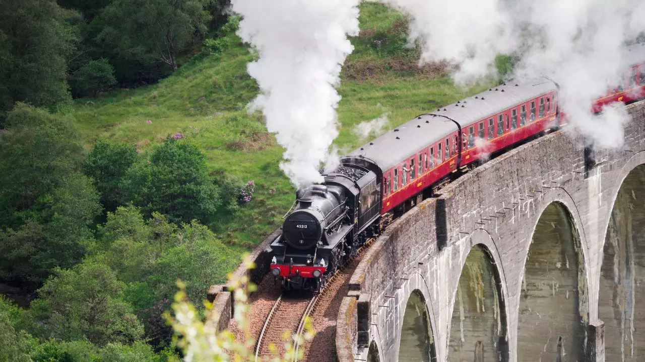 The Harry Potter train in Scotland. Credit: Canva