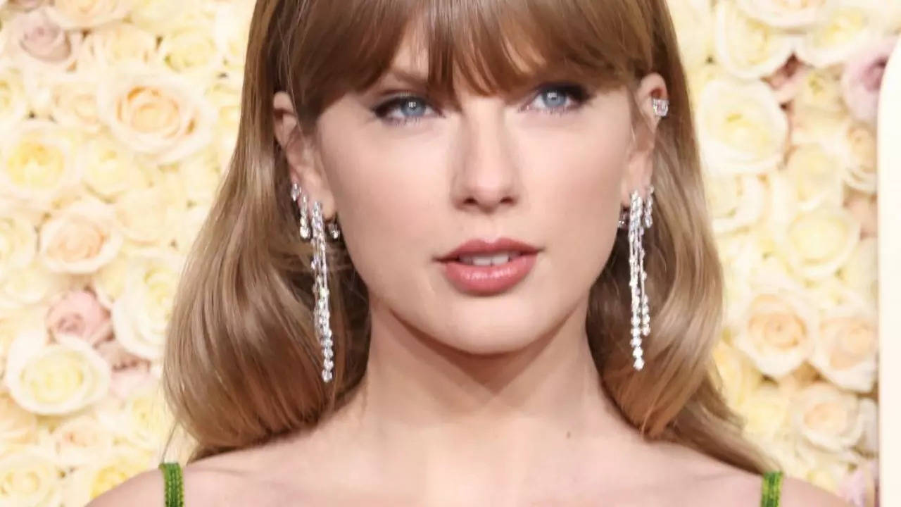 Taylor Swift Golden Globes 2024: 'It's Giving Tinkerbell': Taylor Swift ...