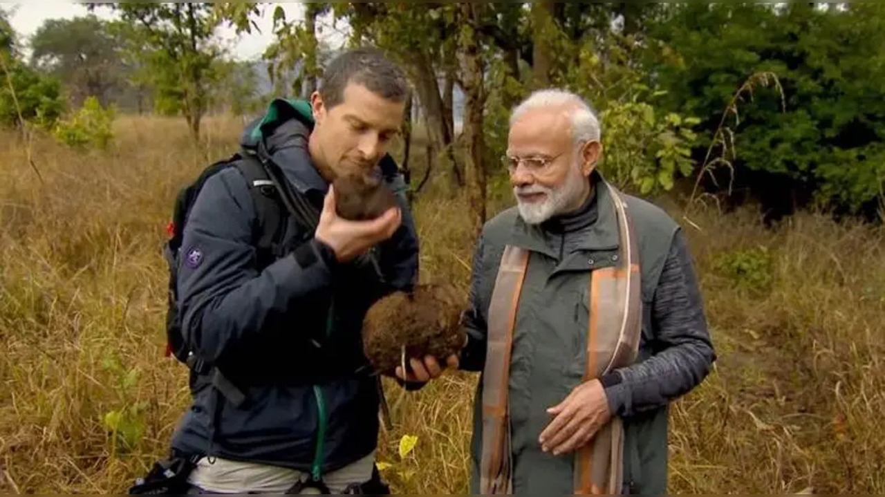 Bear Grylls' Fun Video With PM Modi Goes Viral | WATC