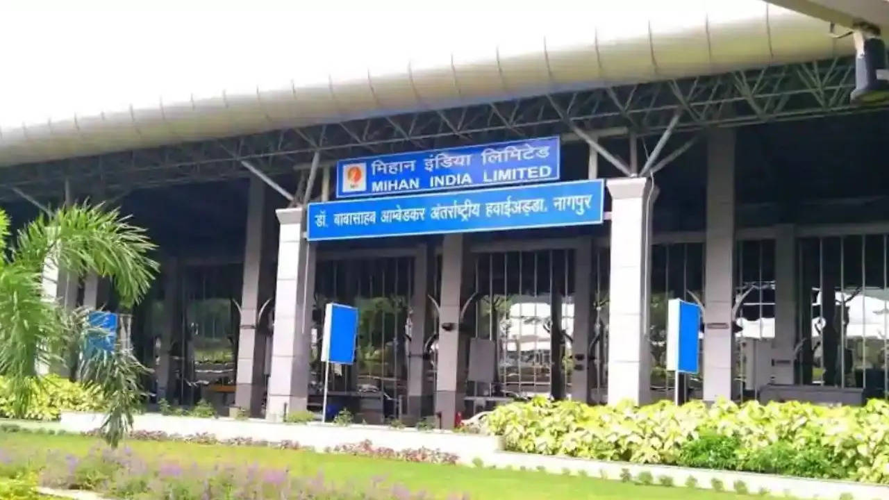 Pune-Lucknow flight Emergency landing at Nagpur Airport