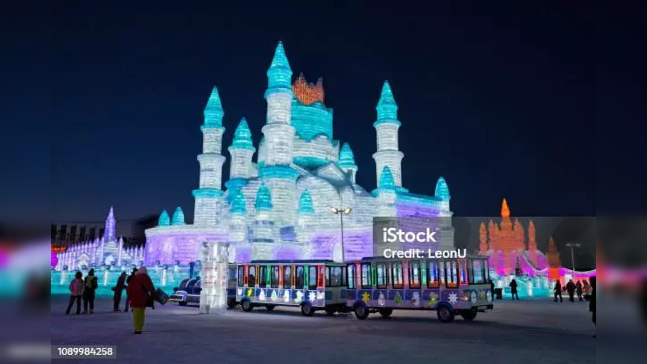 China Harbin’s Ice-Snow Theme Park fragment the Guinness world record