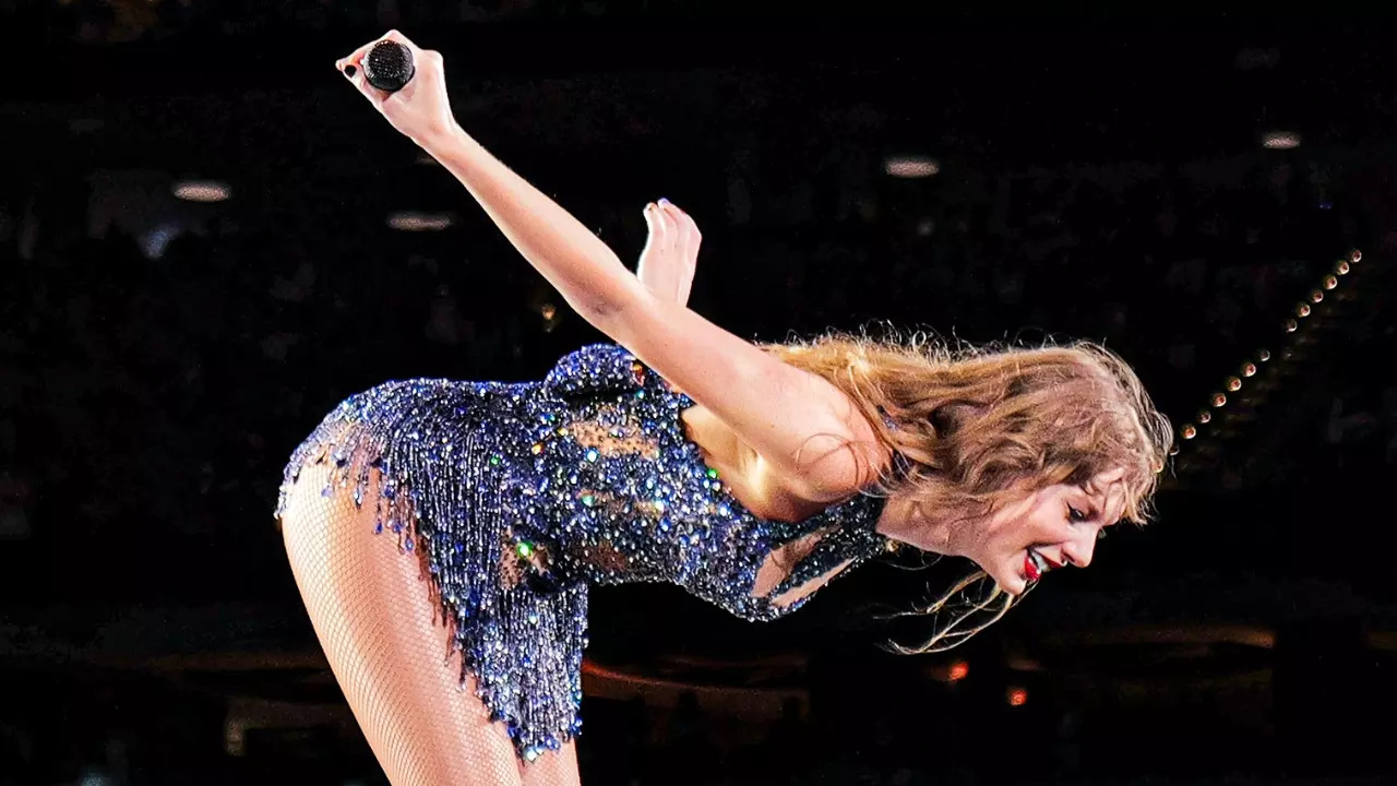 Taylor Swift bows to her fans after her The Eras Tour concert in Los Angeles. | Courtesy: Wikimedia Commons