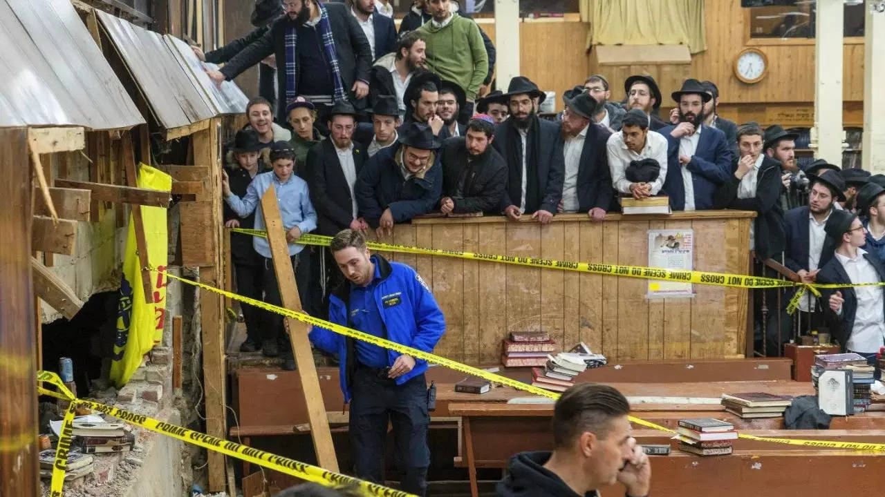 Chabad-Lubavitch Brooklyn New York City Synagogue Tunnel