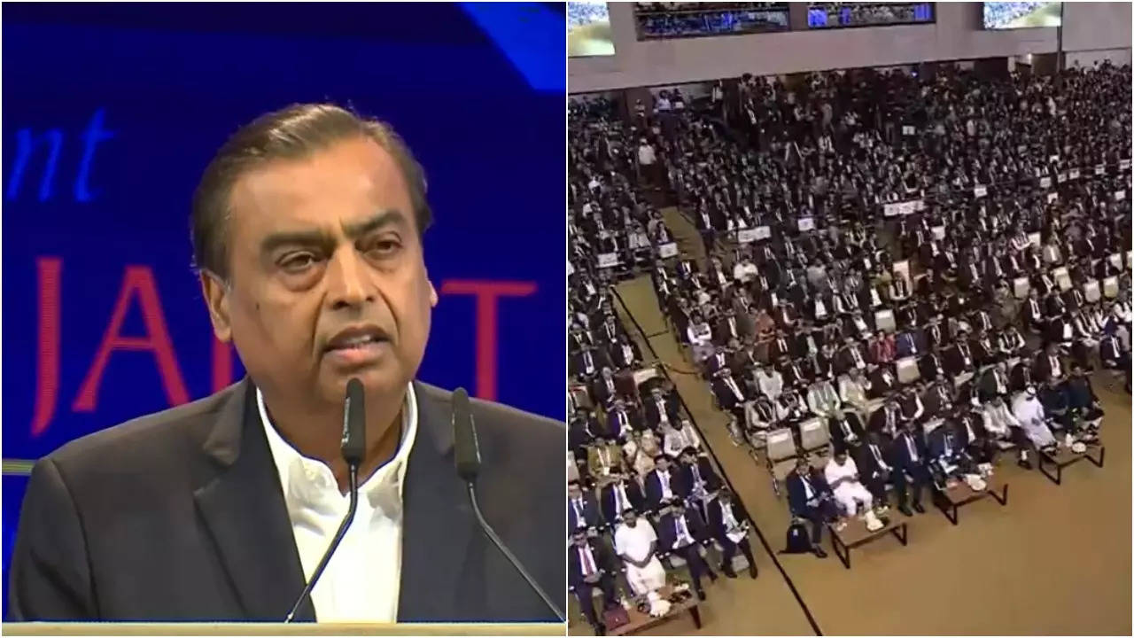 Vibrant Gujarat Summit 2024: 'Proud Gujarati' Mukesh Ambani Commits Announces Giga Factory in Gujarat, Calls Modi 'Most Successful PM in India's History'