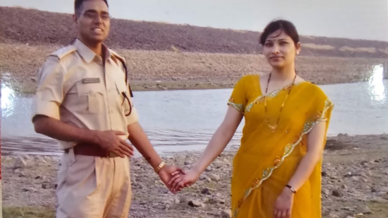 12th Fail Inspiration: IPS Manoj Sharma Shares Pic From Early Days of Marriage.