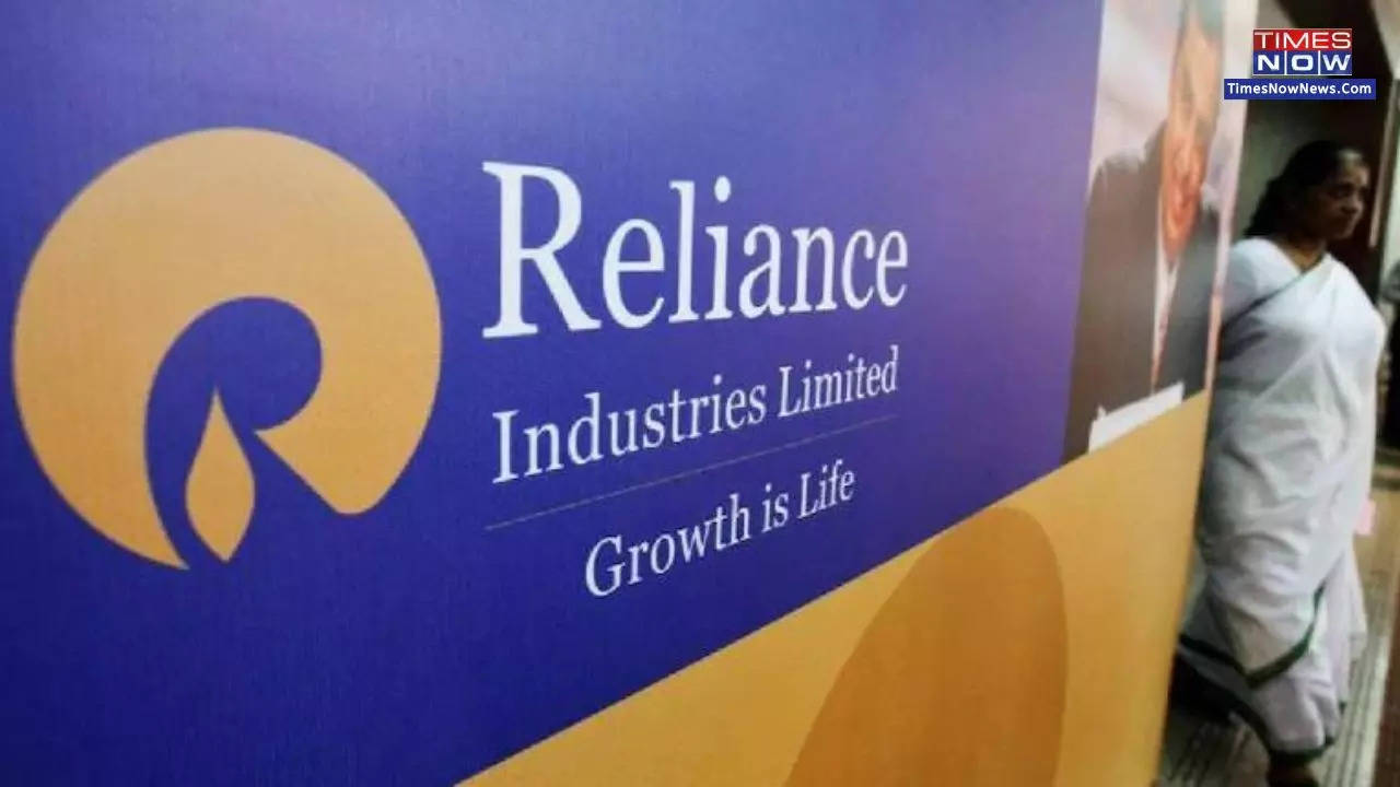 RIL Share Price Climbs Nearly 3 pc, Market Cap Jumps Rs 46,810 Crore