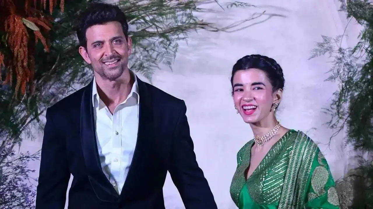 Saba Azad Celebrates Hrithik Roshan's 50th Birthday With  Kiss And A Touching Tribute