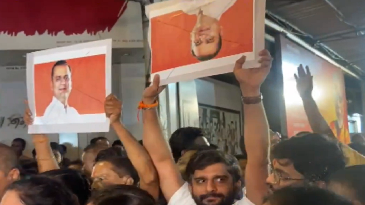 Watch Shiv Sena Ubt Workers Stage Protest Against Maharashtra Assembly Speakers Verdict 7557