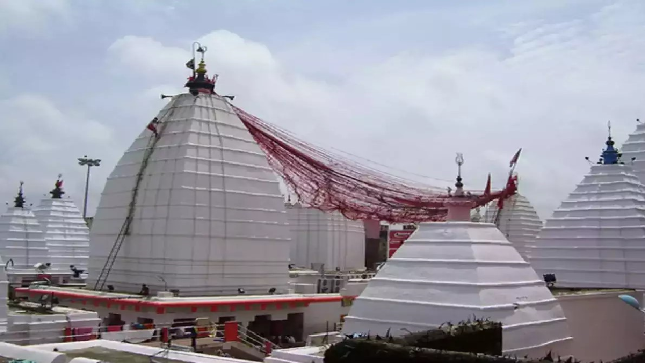 Baidyanath temple hi-res stock photography and images - Alamy