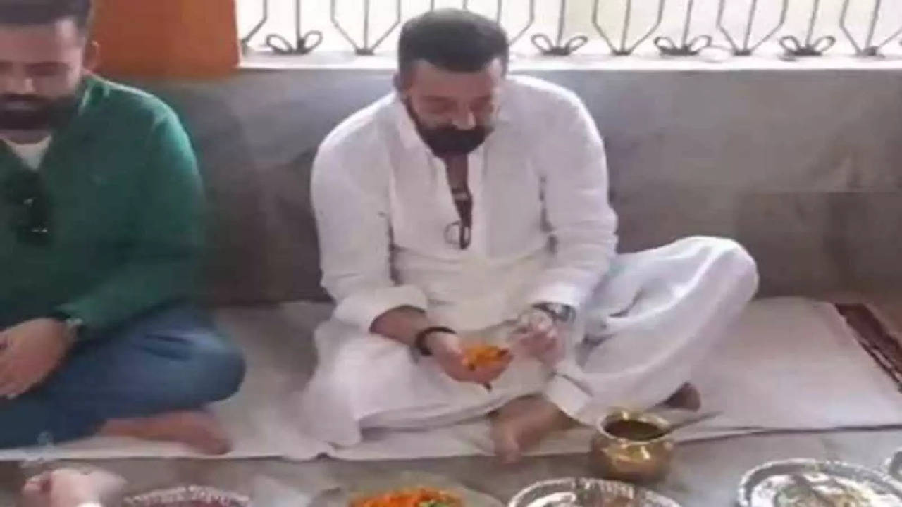 Sanjay Dutt Performs Pind Daan At Vishnupad Temple In Gaya, Bihar