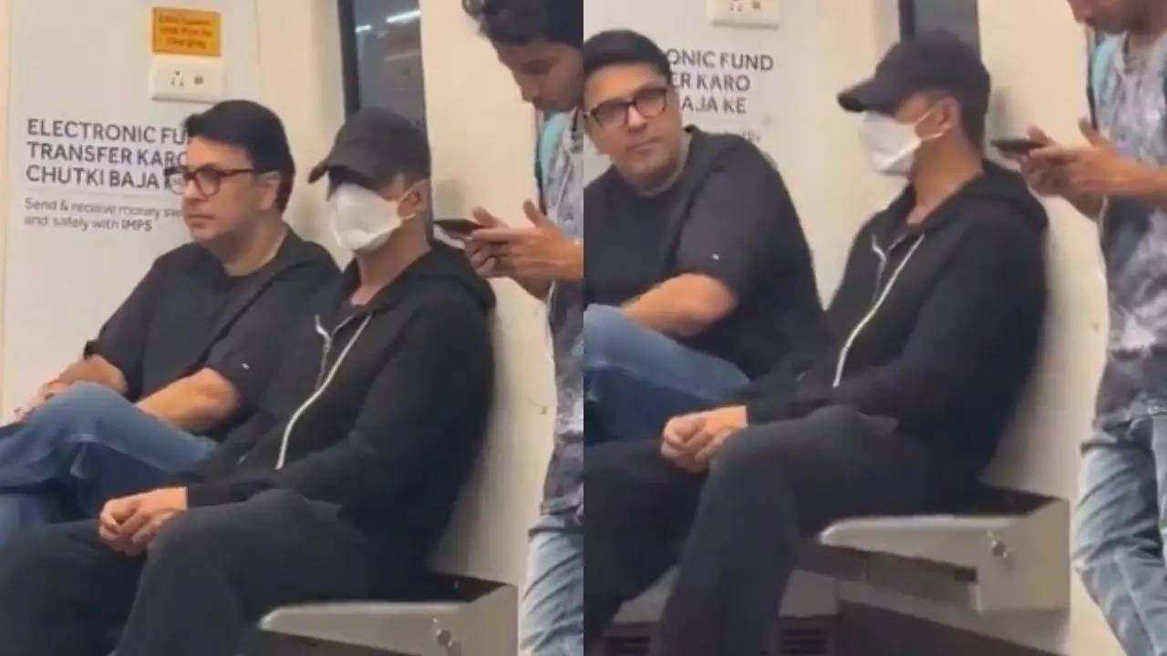 Akshay Kumar in Mumbai metro