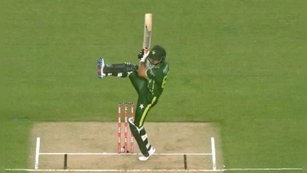 Saim Ayub hits a no-look six.